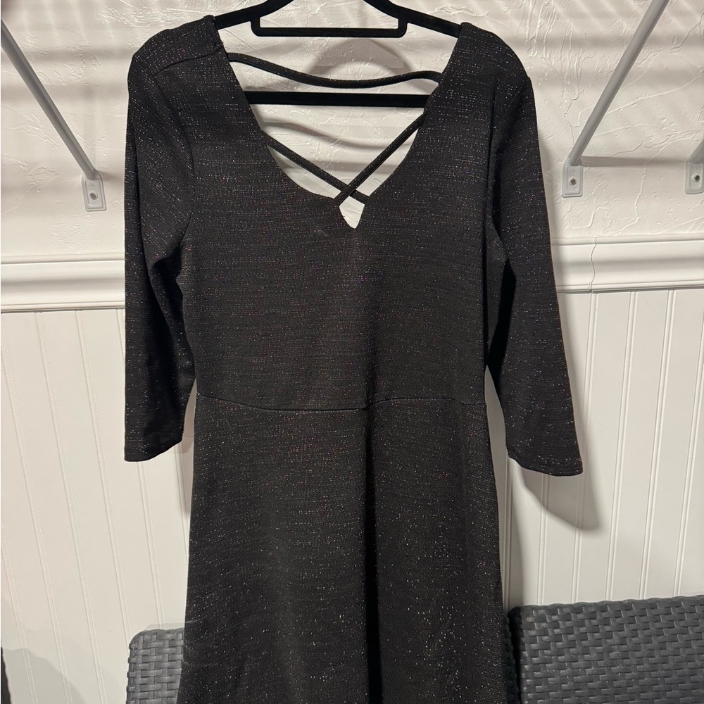 Elegant Black Dress with Glitter Detail
